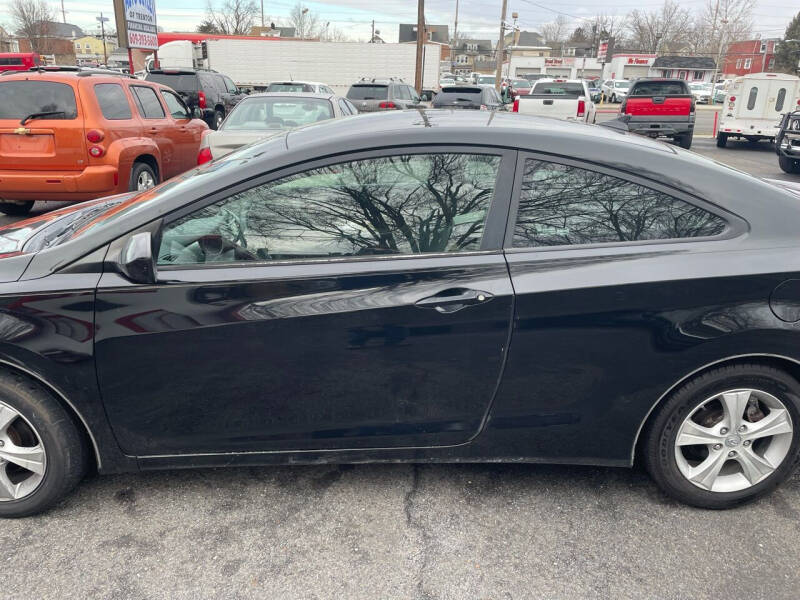 2013 Hyundai Elantra Coupe GS photo 2