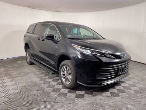 2023 Toyota Sienna LE 8-Passenger