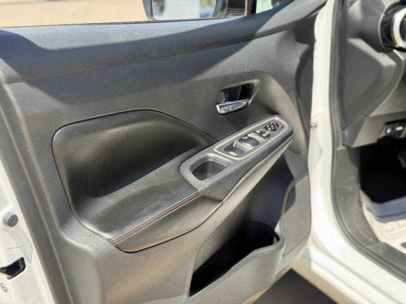 2023 Nissan Versa SR