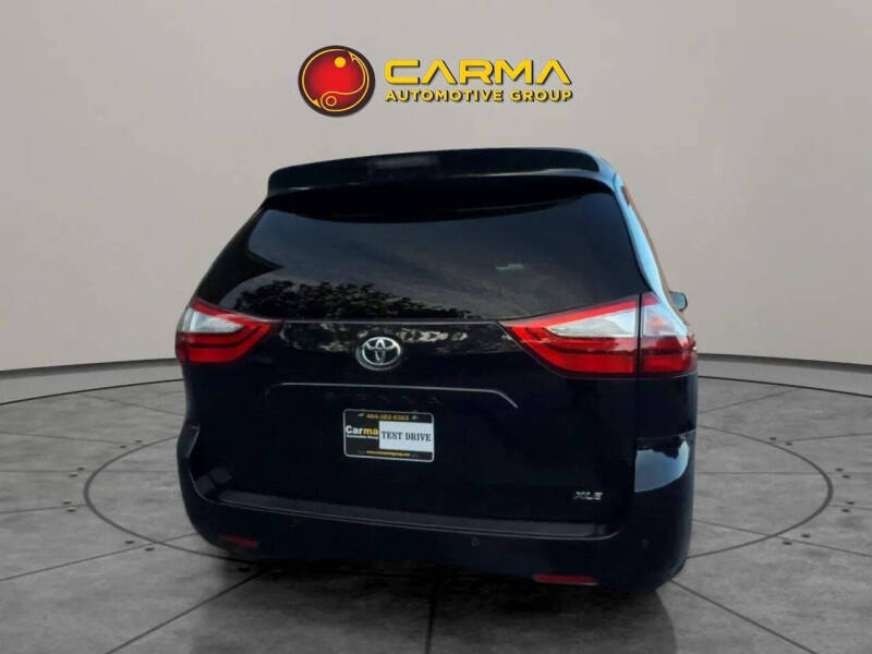 2017 Toyota Sienna XLE Premium 8-Passenger