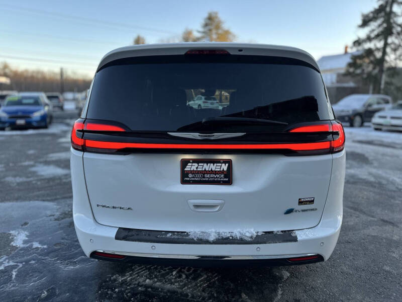 2022 Chrysler Pacifica Hybrid Touring L