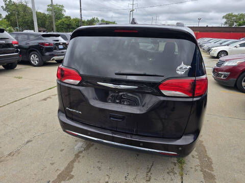 2017 Chrysler Pacifica Touring Plus