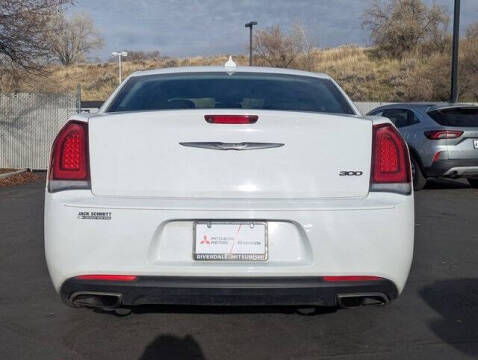 2022 Chrysler 300 Touring