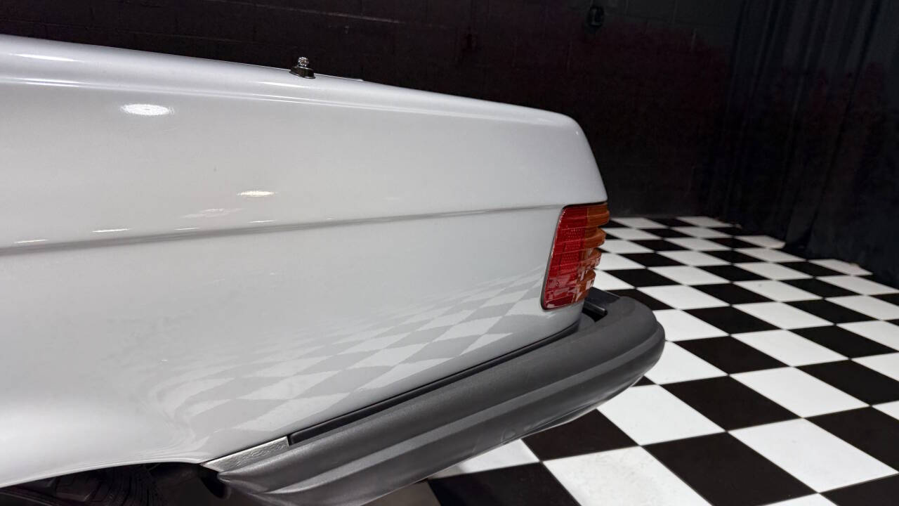 1988 Mercedes-Benz 560-Class 25