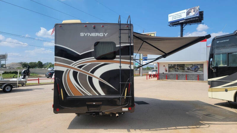 2017 Thor Motor Coach SYNERGY  CB24