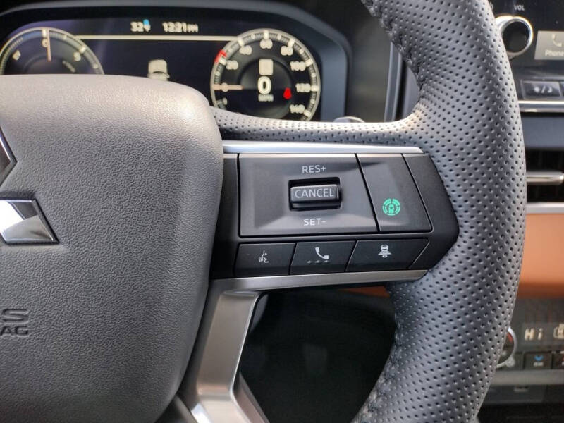 2025 Mitsubishi Outlander PHEV SEL