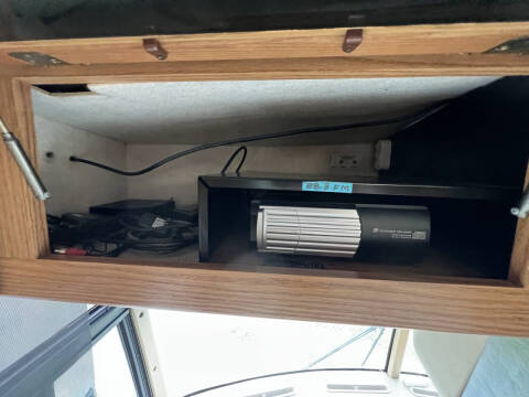 2000 Winnebago Adventurer