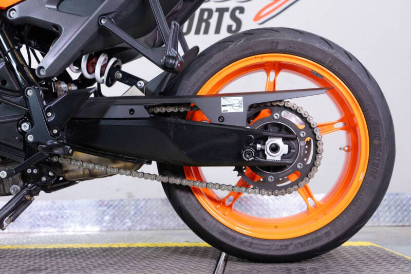 2024 KTM 990 Duke