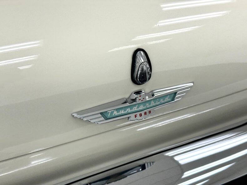 1957 Ford Thunderbird