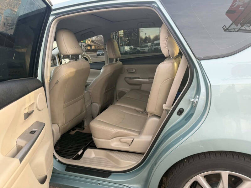 2013 Toyota Prius v Five