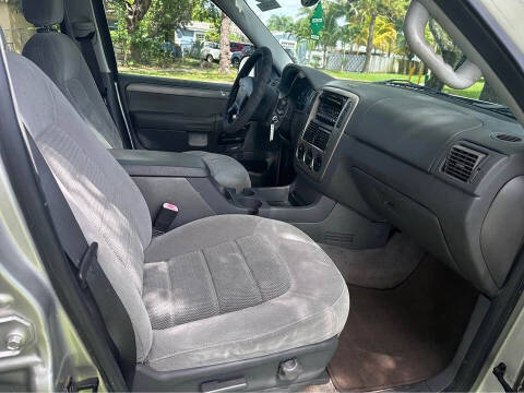2004 Ford Explorer XLT