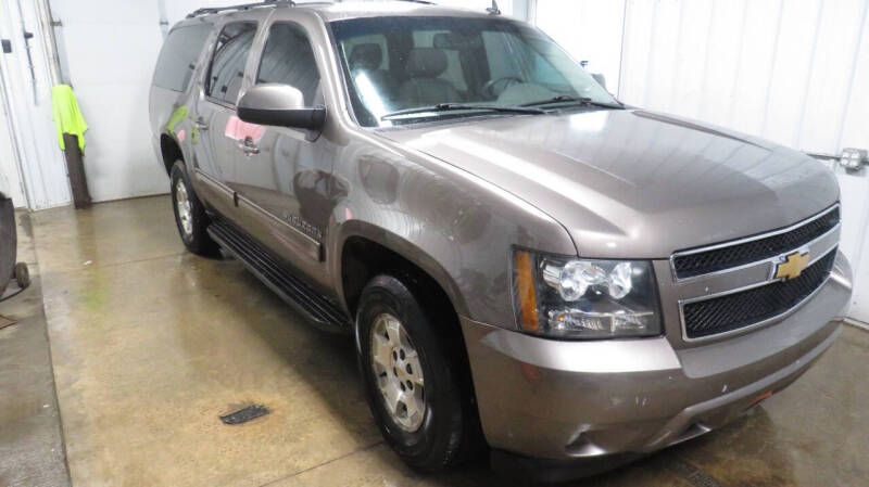 Used 2014 Chevrolet Suburban LT with VIN 1GNSKJE7XER203034 for sale in Pierre, SD