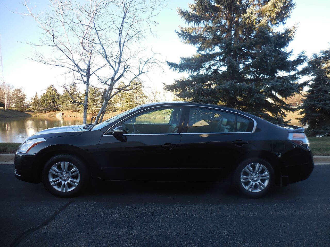 2010 Nissan Altima for sale at Genuine Motors in Schaumburg, IL