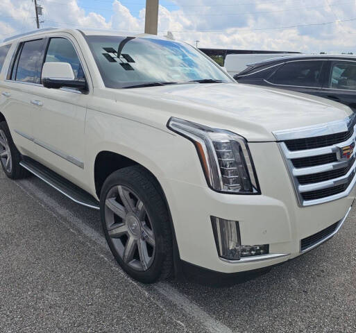 2015 Cadillac Escalade Luxury photo 3