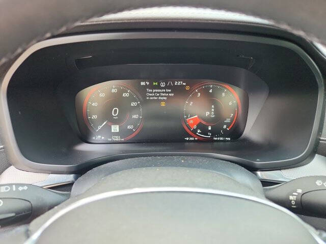 2022 Volvo S60 B5 R-Design