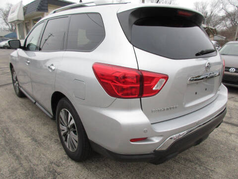 2017 Nissan Pathfinder SV