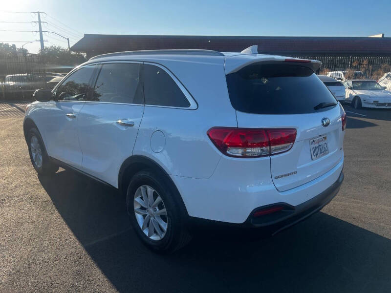 2018 Kia Sorento LX