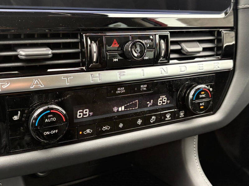 2026 Nissan Pathfinder SV