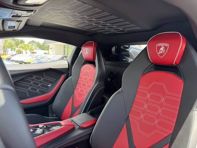 2025 Lamborghini Revuelto
