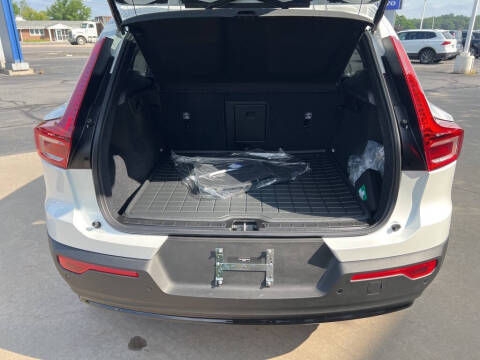 2026 Volvo XC40 B5 Core