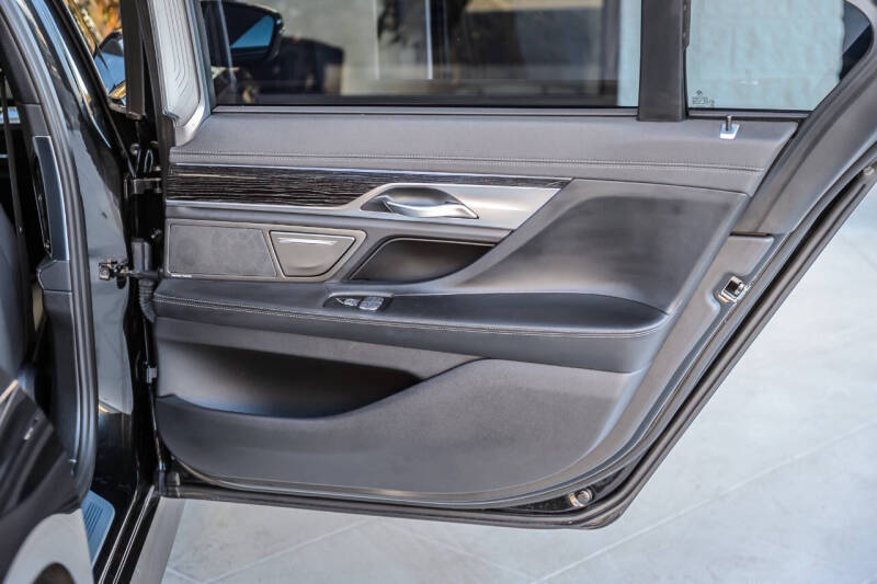 2021 BMW 7 Series 740i