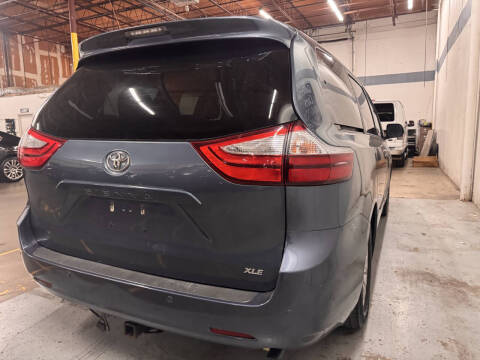 2016 Toyota Sienna XLE Premium 8-Passenger