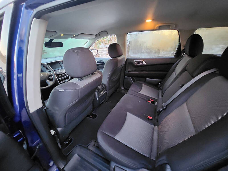 2017 Nissan Pathfinder SV