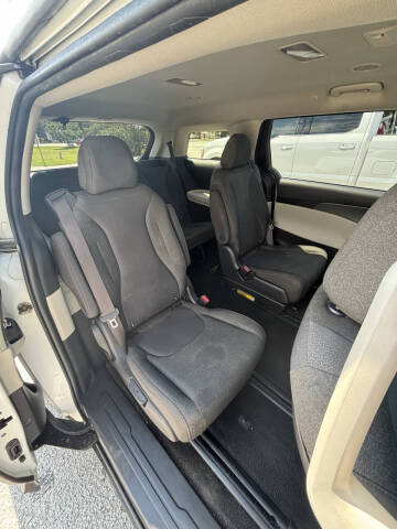 2022 Kia Carnival LX