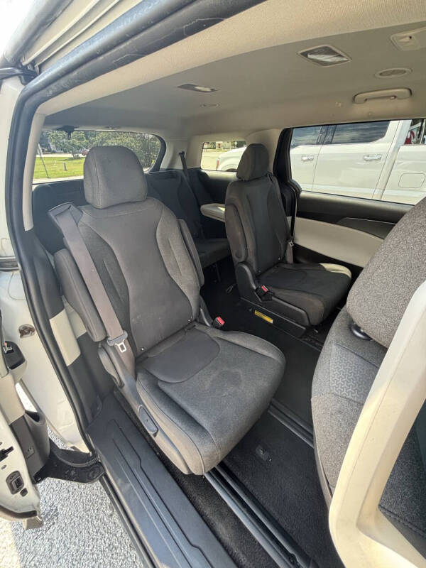 2022 Kia Carnival LX