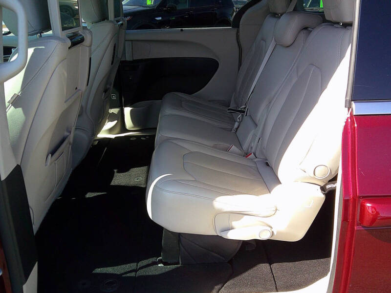 2017 Chrysler Pacifica Touring-L Plus
