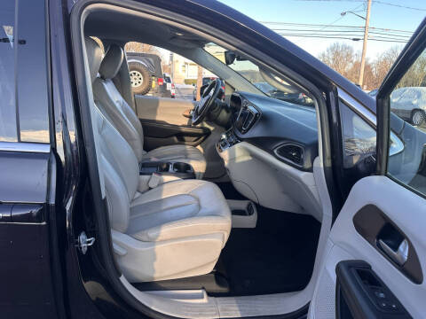 2017 Chrysler Pacifica Touring-L