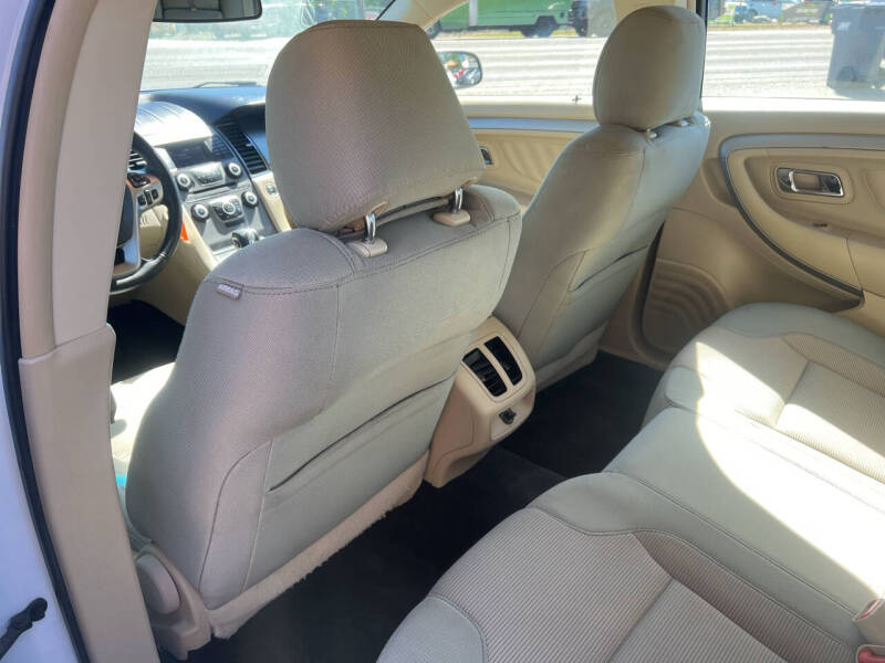 2017 Ford Taurus SEL