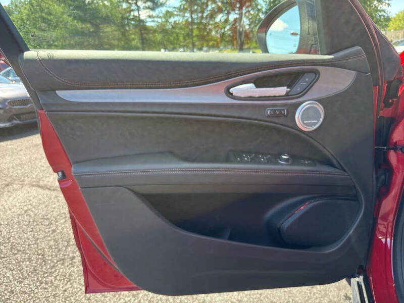 2025 Alfa Romeo Stelvio Intensa