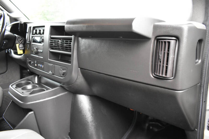 2023 GMC Savana 2500
