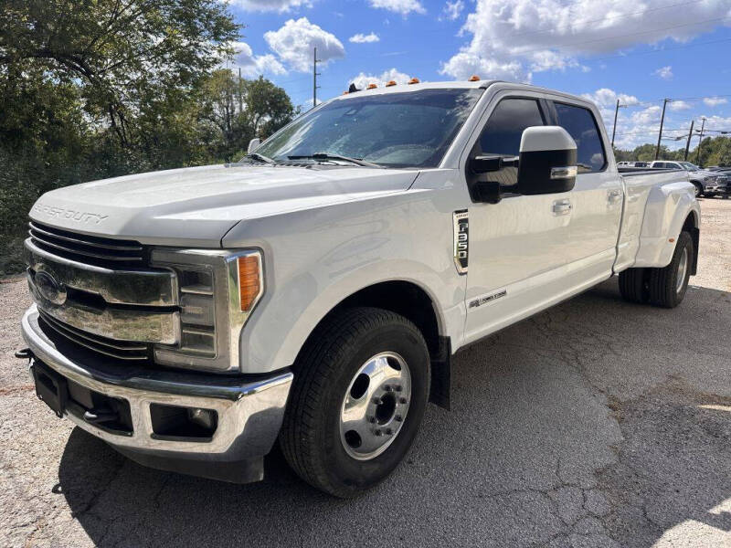 2019 Ford F-350 Super Duty Lariat's photo
