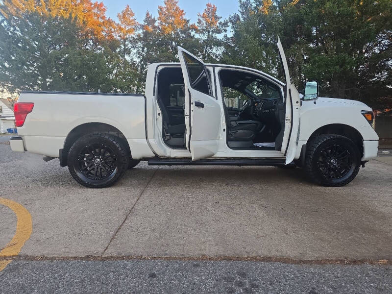 2018 Nissan Titan SV