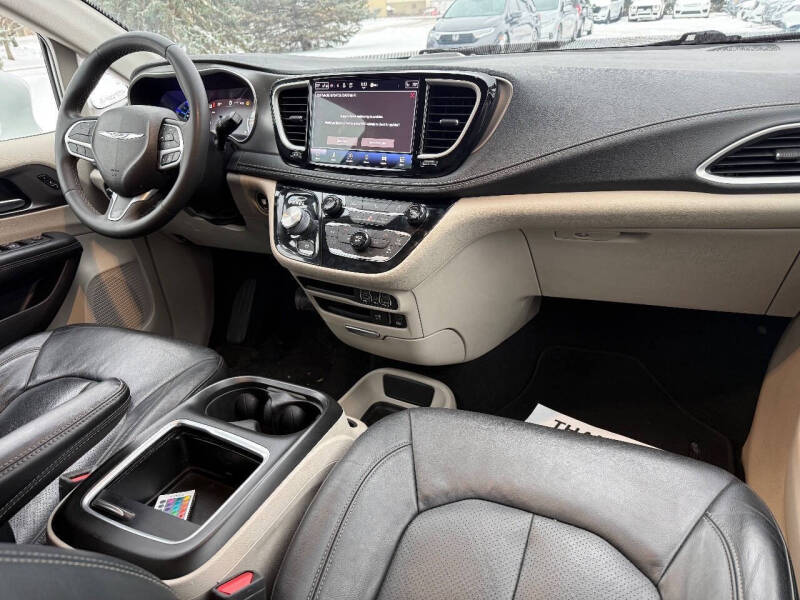 2022 Chrysler Pacifica Hybrid Touring L