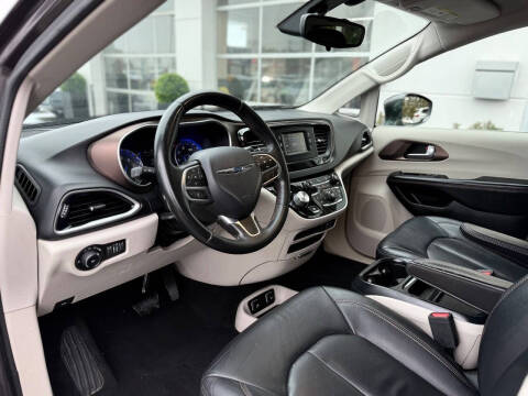 2017 Chrysler Pacifica Touring-L