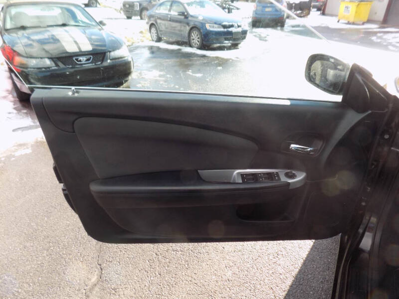 2011 Chrysler 200 Touring's photo