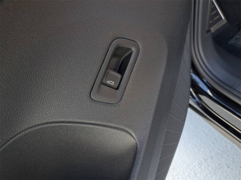 2026 Volkswagen Atlas Cross Sport SEL R-Line Black 4Motion