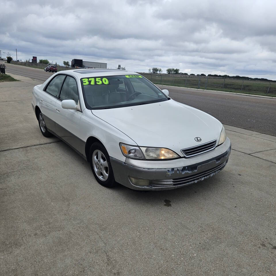- 1999 Lexus ES 300 Base 4dr Sedan 2