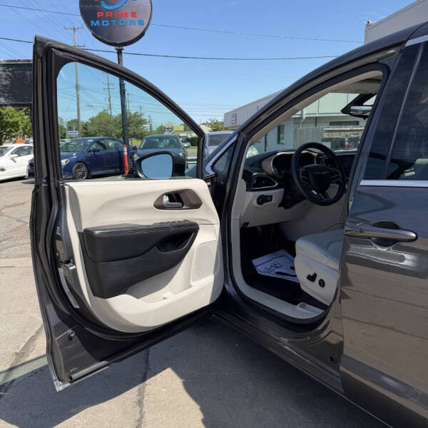 2017 Chrysler Pacifica Touring