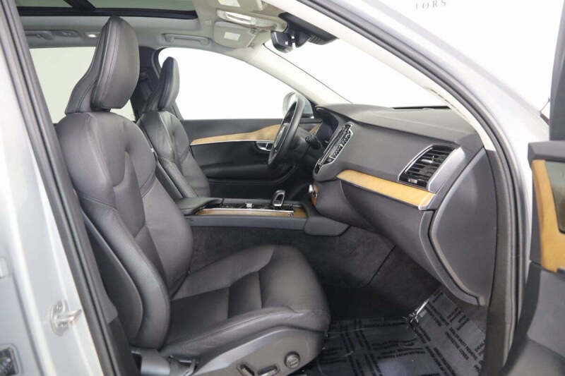 2024 Volvo XC90 B5 Plus Bright Theme