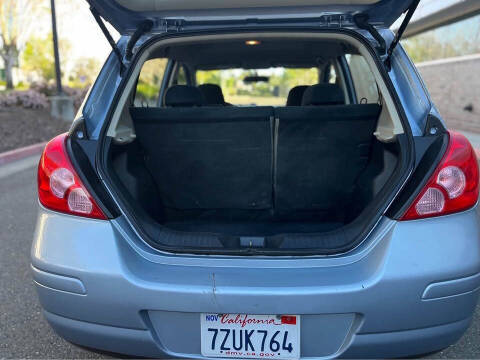 2010 Nissan Versa 1.8 S