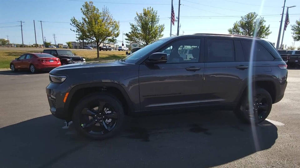 2025 Jeep Grand Cherokee for sale at Victoria Auto Sales in Victoria, MN