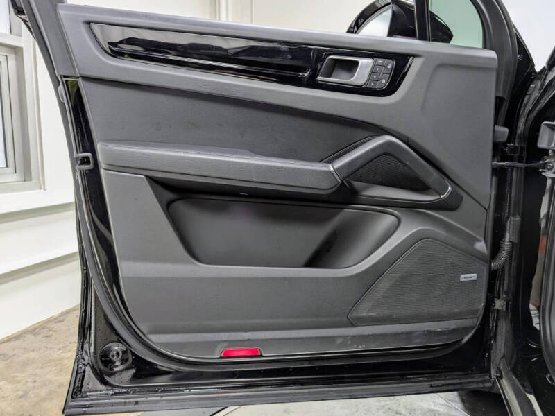 2022 Porsche Cayenne Platinum Edition