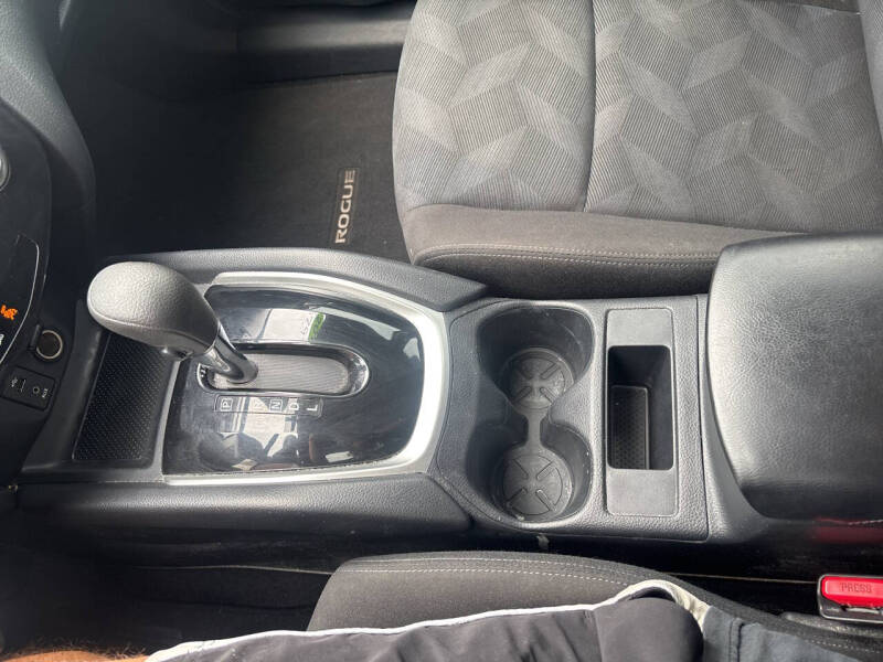 2016 Nissan Rogue SV