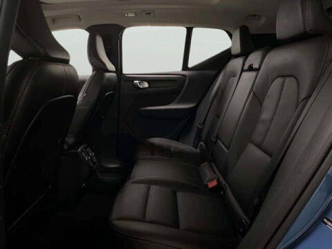 2025 Volvo XC40 B5 Plus Bright Theme
