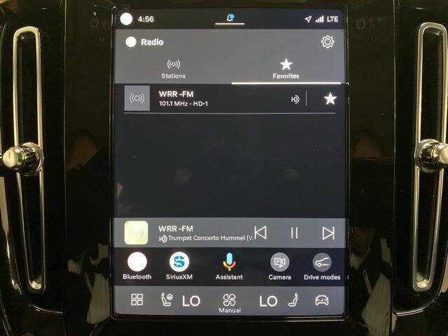 2025 Volvo XC40 B5 Core Bright Theme