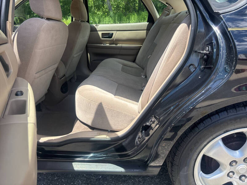2006 Ford Taurus SE